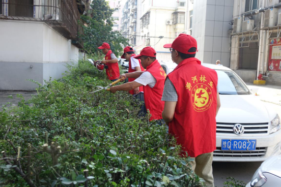 5��27�����磬365bet����Ͷע��֯���ɼ�����Ա�������;⡢��֦�����־��רҵ���ߣ�ǰ��ʤ����·������������չ&ldquo;���̻��� ��������&rdquo;�������������־Ը���Ƿ׷�Ͷ�뵽�Ȼ�����Ͷ��У�רҵ��Ա�ֳ��;���̻���������ȡ����ٵ������޼���������Ա�ֳּ�֦������֦�����̻����ߣ����̻������������µ���ֲ���;�©����֦���������޼���������Χ����������һ��������������������У�����ҵ�ּ�����Ա����������ΧȺ���ṩ�����йػ�����ľ���溦�ķ���֪ʶ���ù�������뵽���̻��̻��������ǿ����У�����̻���ʶ����ͬӪ����ɫ��԰��Ϊ���д����������й���һ��������������ҵ��  �����⣩